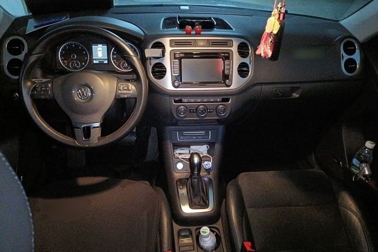 Used Volkswagen Tiguan 2013 2.0 TSI Automatic All-Wheel-Drive Flagship Edition Center Console