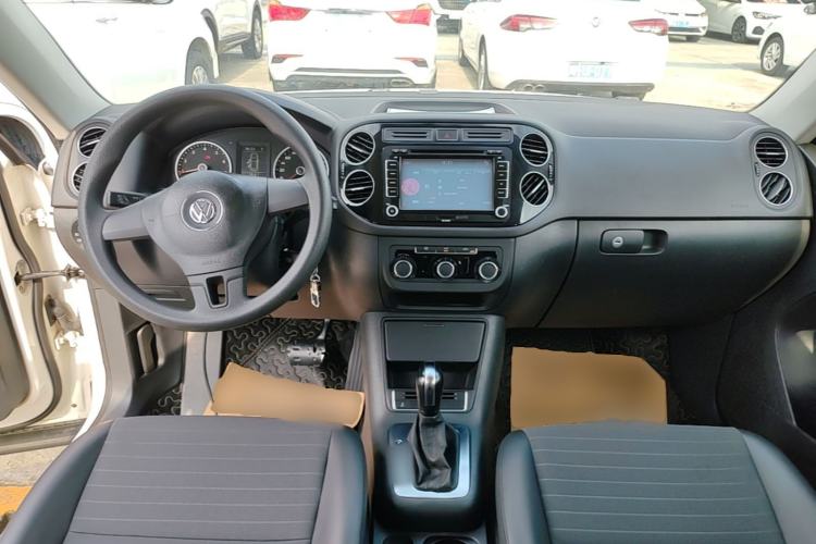 Used Volkswagen Tiguan 2013 1.8TSI Automatic Two-Wheel Drive Trend Edition Center Console