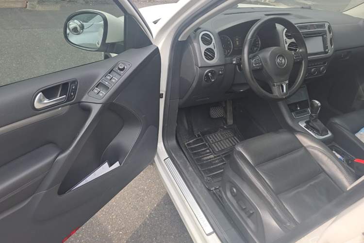 Used Volkswagen Tiguan 2013 2.0 TSI Automatic All-Wheel Drive Luxury Edition Driver Seat