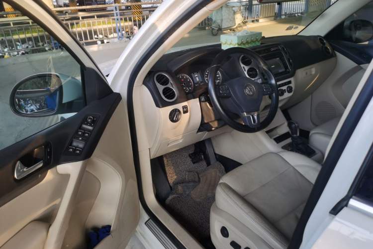 Used Volkswagen Tiguan 2013 1.8 TSI Automatic All-Wheel Drive Luxury Model Driver Seat