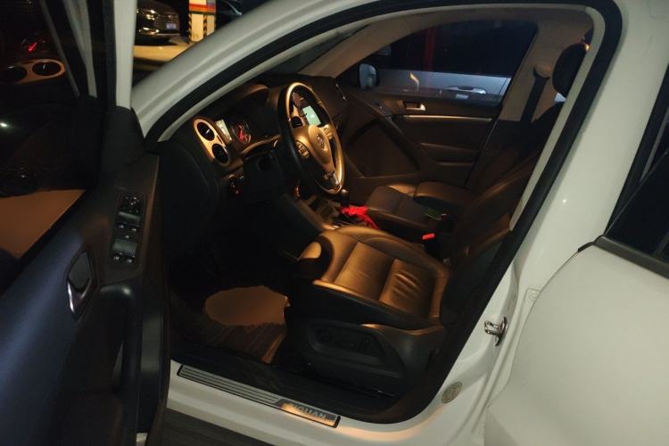 Used Volkswagen Tiguan 2013 1.8 TSI Automatic All-Wheel Drive Luxury Model Driver Seat