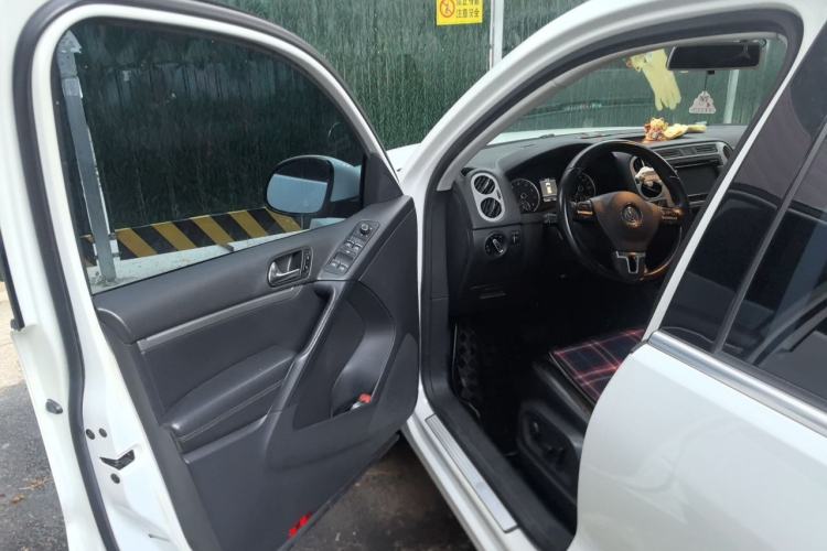 Used Volkswagen Tiguan 2013 1.8 TSI Automatic All-Wheel Drive Luxury Model Driver Seat