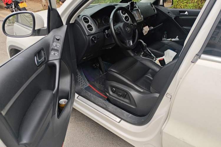 Used Volkswagen Tiguan 2013 1.8 TSI Automatic All-Wheel Drive Luxury Model Driver Seat