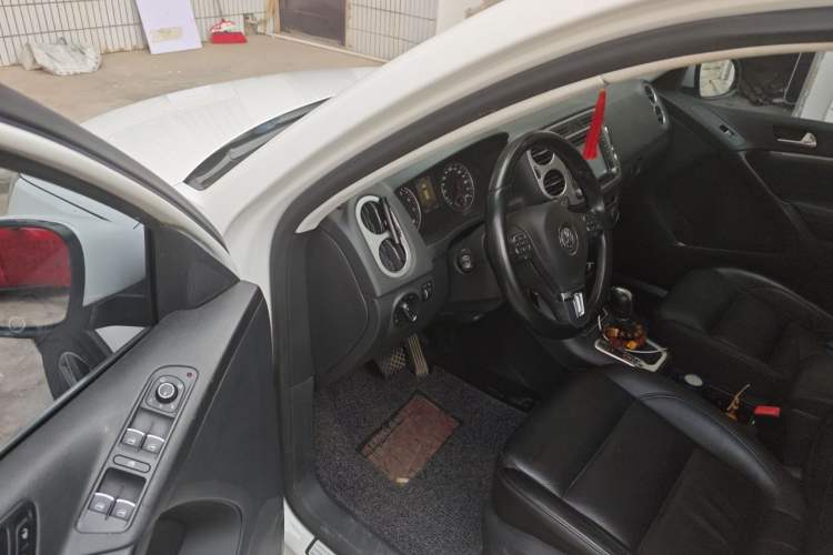 Used Volkswagen Tiguan 2013 1.8 TSI Automatic All-Wheel Drive Luxury Model Driver Seat