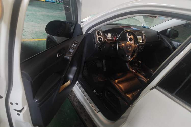 Used Volkswagen Tiguan 2013 1.8 TSI Automatic All-Wheel Drive Luxury Model Driver Seat