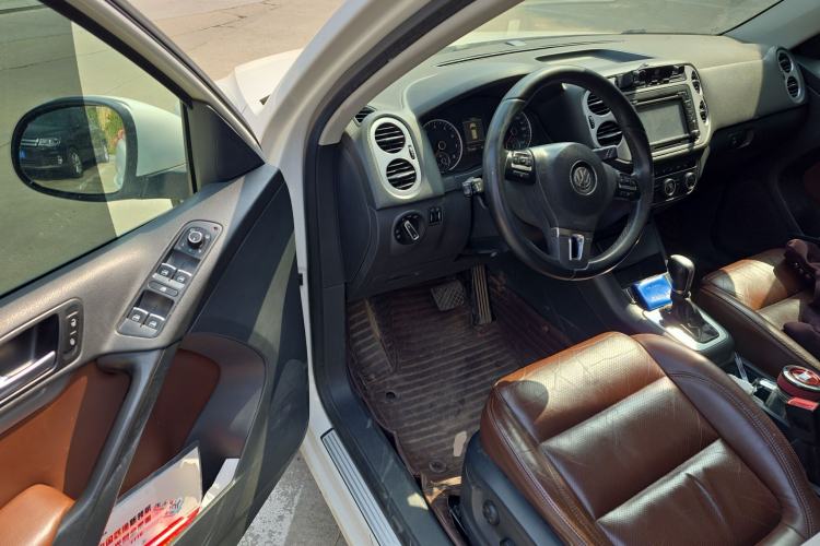 Used Volkswagen Tiguan 2013 2.0 TSI Automatic All-Wheel Drive Luxury Edition Driver Seat