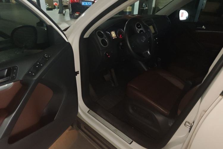 Used Volkswagen Tiguan 2013 1.8 TSI Automatic All-Wheel Drive Luxury Model Driver Seat