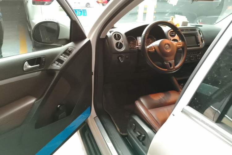 Used Volkswagen Tiguan 2013 1.8 TSI Automatic All-Wheel Drive Luxury Model Driver Seat