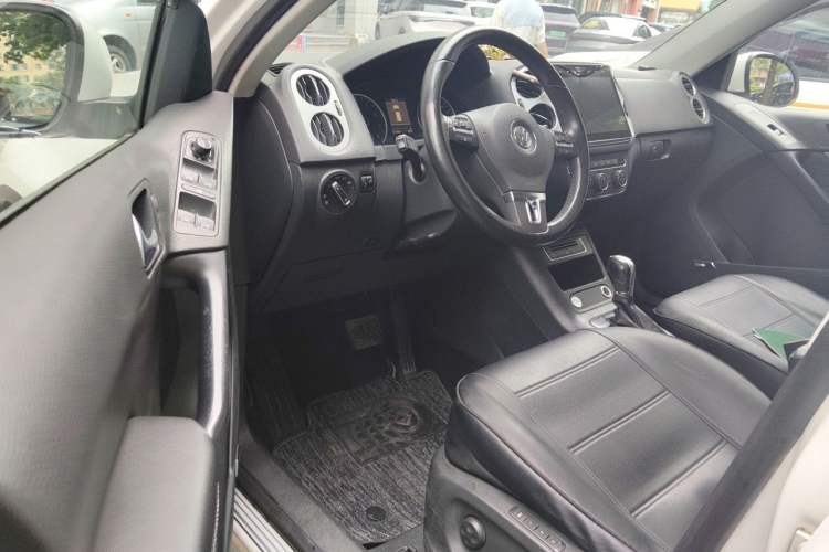 Used Volkswagen Tiguan 2013 2.0 TSI Automatic All-Wheel-Drive Flagship Edition Driver Seat