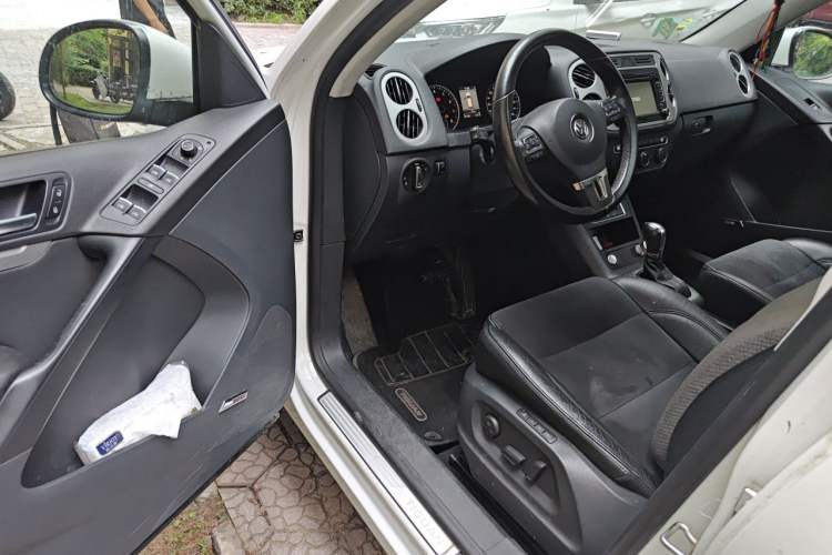 Used Volkswagen Tiguan 2013 2.0 TSI Automatic All-Wheel-Drive Flagship Edition Driver Seat