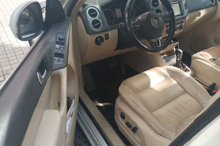 Used Volkswagen Tiguan 2013 1.8 TSI Automatic All-Wheel Drive Luxury Model Driver Seat