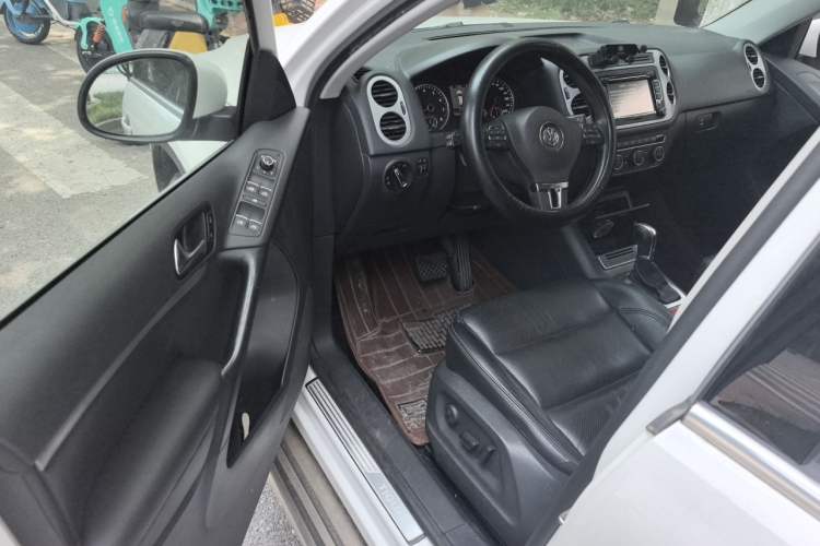 Used Volkswagen Tiguan 2013 1.8 TSI Automatic All-Wheel Drive Luxury Model Driver Seat