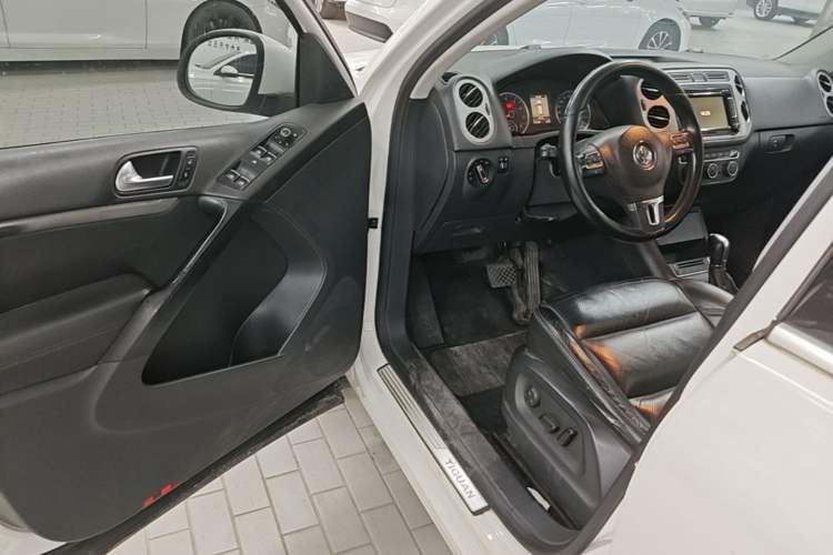 Used Volkswagen Tiguan 2013 2.0 TSI Automatic All-Wheel Drive Luxury Edition Driver Seat