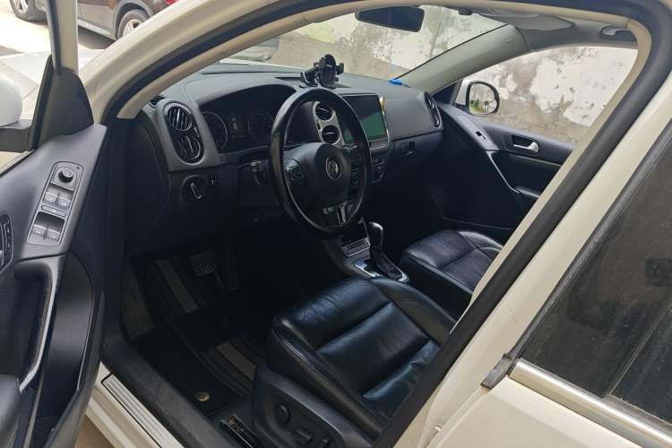 Used Volkswagen Tiguan 2013 1.8 TSI Automatic All-Wheel Drive Luxury Model Driver Seat