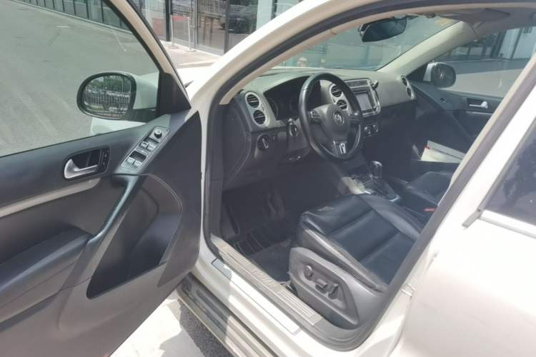 Used Volkswagen Tiguan 2013 1.8 TSI Automatic All-Wheel Drive Luxury Model Driver Seat