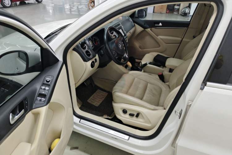 Used Volkswagen Tiguan 2013 1.8 TSI Automatic All-Wheel Drive Luxury Model Driver Seat