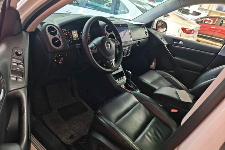Used Volkswagen Tiguan 2013 1.8 TSI Automatic All-Wheel Drive Luxury Model Driver Seat