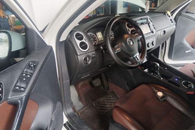 Used Volkswagen Tiguan 2013 2.0 TSI Automatic All-Wheel-Drive Flagship Edition Driver Seat