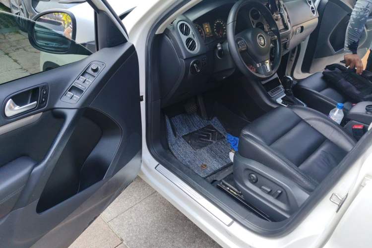 Used Volkswagen Tiguan 2013 2.0 TSI Automatic All-Wheel Drive Luxury Edition Driver Seat