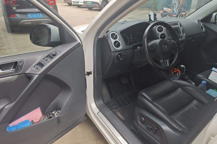 Used Volkswagen Tiguan 2013 1.8TSI Automatic All-Wheel-Drive Comfort Edition Driver Seat