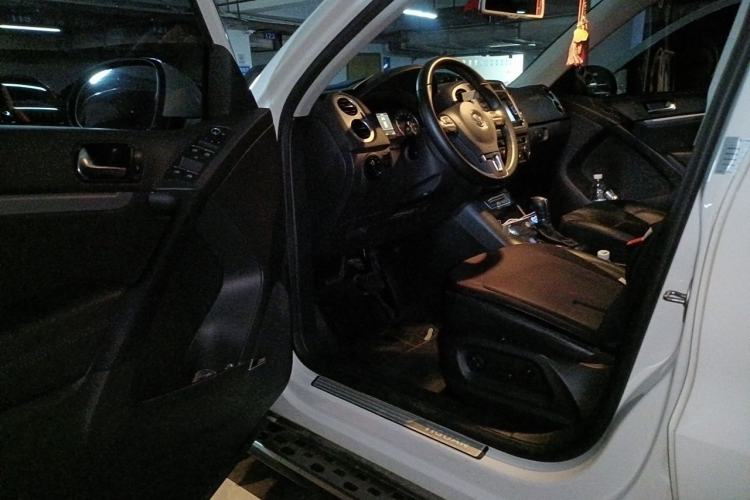Used Volkswagen Tiguan 2013 2.0 TSI Automatic All-Wheel-Drive Flagship Edition Driver Seat
