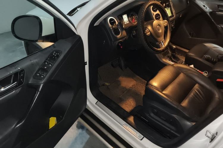 Used Volkswagen Tiguan 2013 2.0 TSI Automatic All-Wheel Drive Luxury Edition Driver Seat