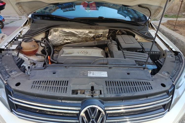 Used Volkswagen Tiguan 2013 1.8 TSI Automatic All-Wheel Drive Luxury Model Engine Bay
