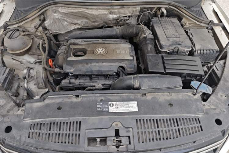 Used Volkswagen Tiguan 2013 2.0 TSI Automatic All-Wheel Drive Luxury Edition Engine Bay