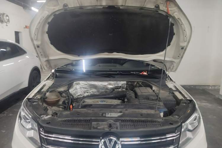 Used Volkswagen Tiguan 2013 1.8 TSI Automatic Two-Wheel Drive Comfort Edition Engine Bay