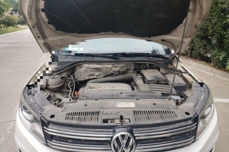Used Volkswagen Tiguan 2013 2.0 TSI Automatic All-Wheel Drive Luxury Edition Engine Bay