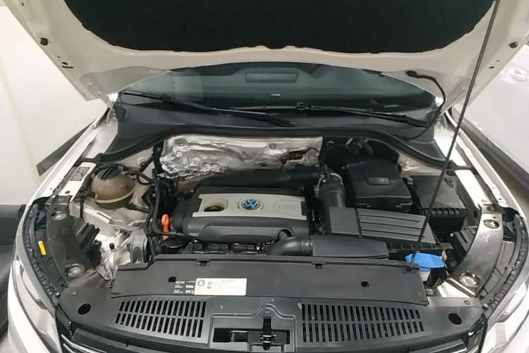 Used Volkswagen Tiguan 2013 1.8 TSI Automatic All-Wheel Drive Luxury Model Engine Bay