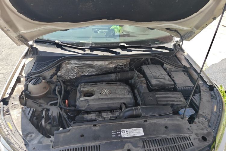 Used Volkswagen Tiguan 2013 1.8 TSI Automatic All-Wheel Drive Luxury Model Engine Bay