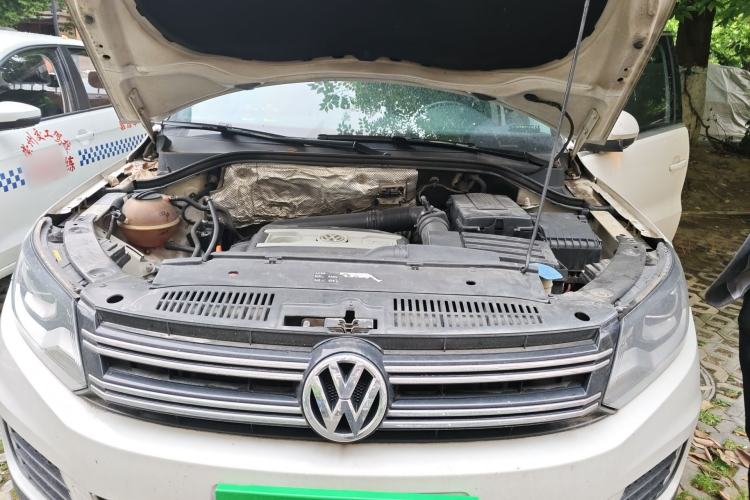 Used Volkswagen Tiguan 2013 2.0 TSI Automatic All-Wheel Drive Luxury Edition Engine Bay