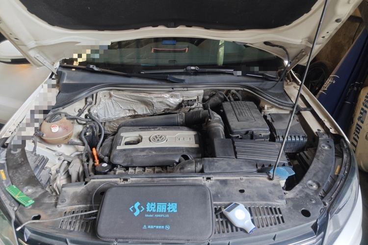 Used Volkswagen Tiguan 2013 1.8 TSI Automatic All-Wheel Drive Luxury Model Engine Bay
