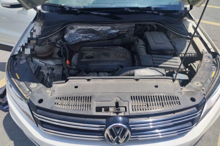 Used Volkswagen Tiguan 2013 2.0 TSI Automatic All-Wheel Drive Luxury Edition Engine Bay