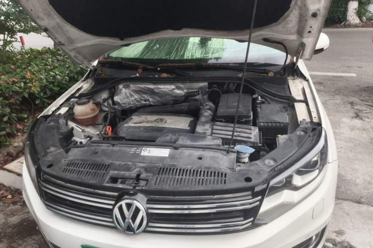 Used Volkswagen Tiguan 2013 2.0 TSI Automatic All-Wheel-Drive Flagship Edition Engine Bay