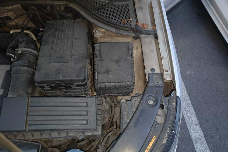 Used Volkswagen Tiguan 2013 1.8 TSI Automatic All-Wheel Drive Luxury Model Engine Bay Left