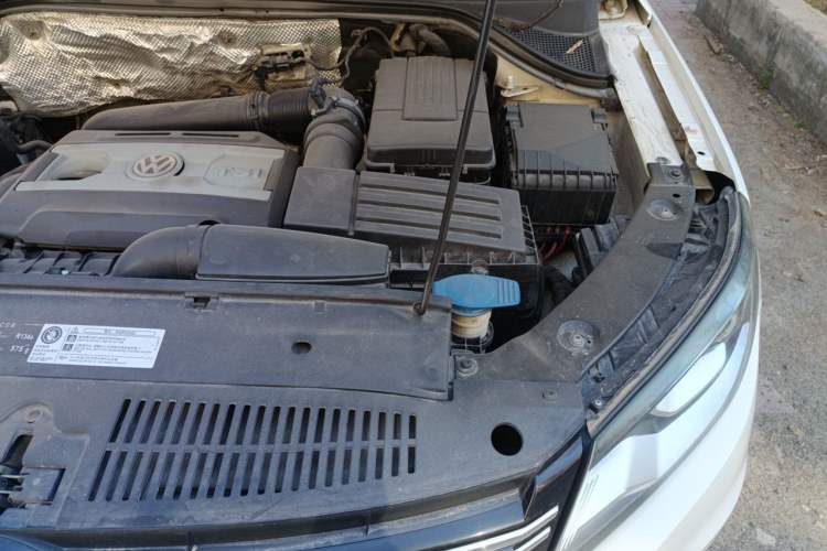 Used Volkswagen Tiguan 2013 1.8 TSI Automatic All-Wheel Drive Luxury Model Engine Bay Left