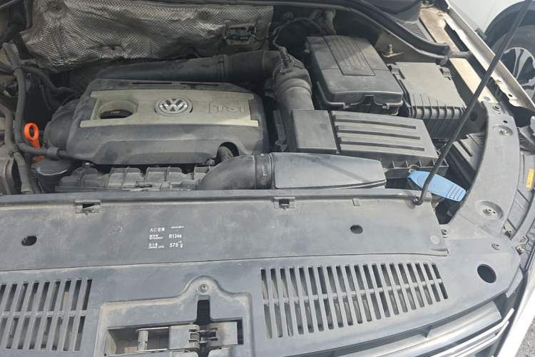 Used Volkswagen Tiguan 2013 2.0 TSI Automatic All-Wheel Drive Luxury Edition Engine Bay Left