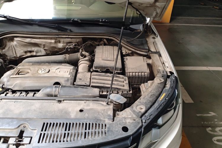 Used Volkswagen Tiguan 2013 1.8 TSI Automatic All-Wheel Drive Luxury Model Engine Bay Left