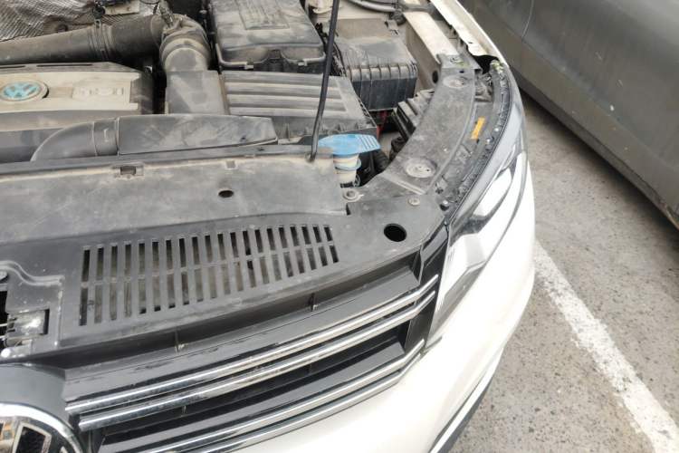 Used Volkswagen Tiguan 2013 1.8TSI Automatic Two-Wheel Drive Luxury Model Engine Bay Left