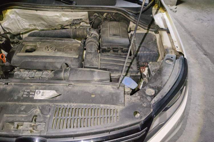 Used Volkswagen Tiguan 2013 2.0 TSI Automatic All-Wheel-Drive Flagship Edition Engine Bay Left