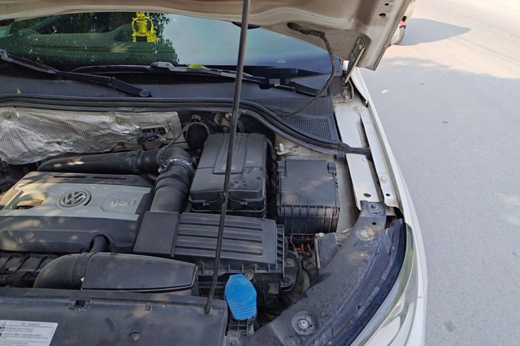 Used Volkswagen Tiguan 2013 2.0 TSI Automatic All-Wheel-Drive Flagship Edition Engine Bay Left