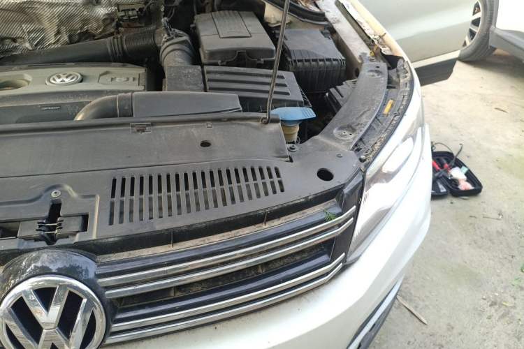 Used Volkswagen Tiguan 2013 2.0 TSI Automatic All-Wheel Drive Luxury Edition Engine Bay Left