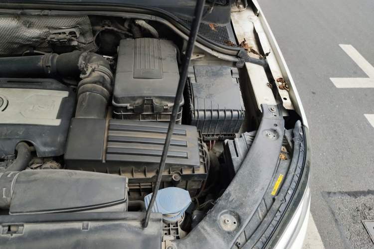 Used Volkswagen Tiguan 2013 1.8TSI Manual Two-Wheel Drive Trend Edition Engine Bay Left