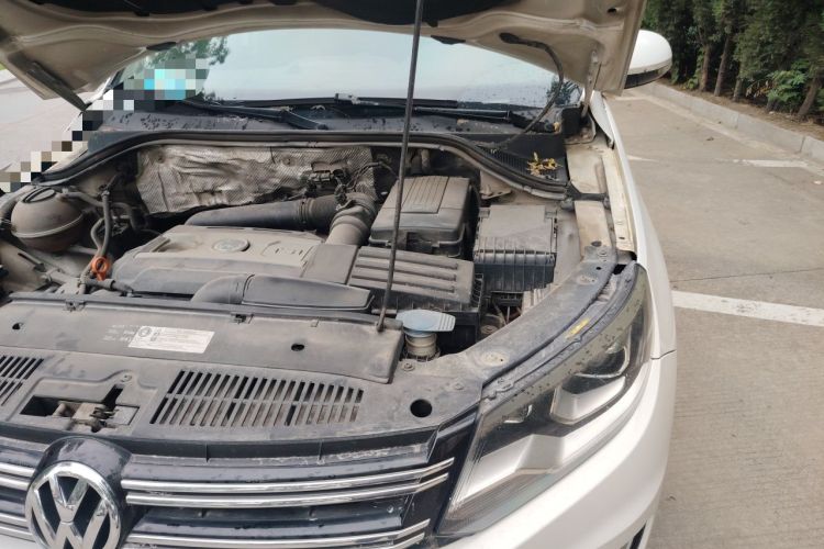 Used Volkswagen Tiguan 2013 2.0 TSI Automatic All-Wheel Drive Luxury Edition Engine Bay Left