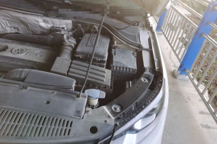 Used Volkswagen Tiguan 2013 1.8 TSI Automatic All-Wheel Drive Luxury Model Engine Bay Left