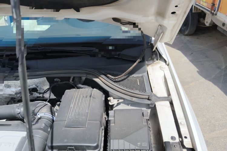 Used Volkswagen Tiguan 2013 1.8 TSI Automatic All-Wheel Drive Luxury Model Engine Bay Left