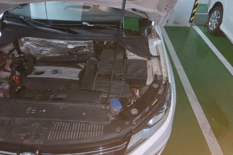 Used Volkswagen Tiguan 2013 1.8TSI Manual Two-Wheel Drive Trend Edition Engine Bay Left