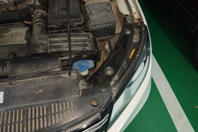 Used Volkswagen Tiguan 2013 1.8 TSI Automatic Two-Wheel Drive Comfort Edition Engine Bay Left
